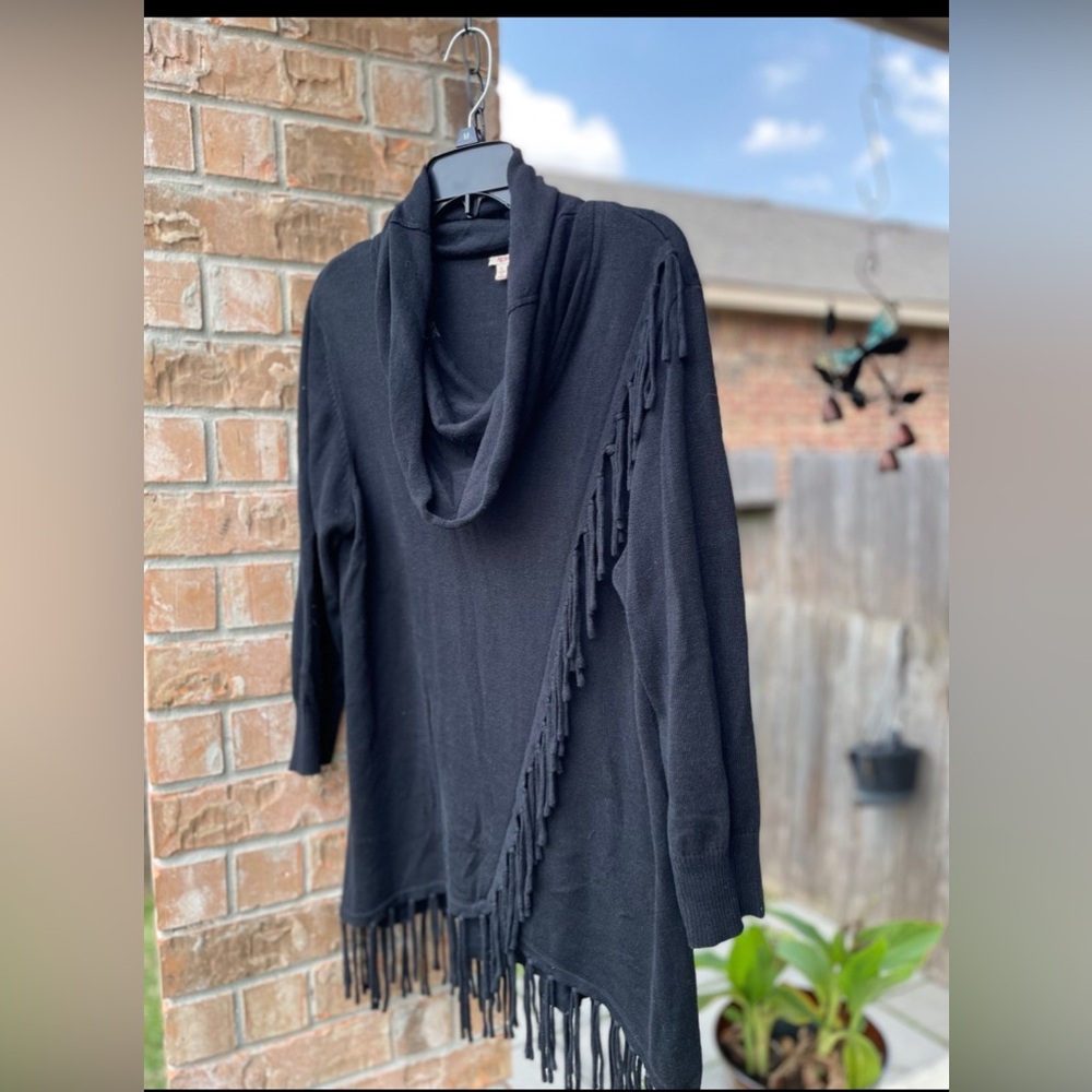 🖤 REBA Black Fringe Sweater LADIES
SZ L Draped faux frnt cowl neck Gently
Worn